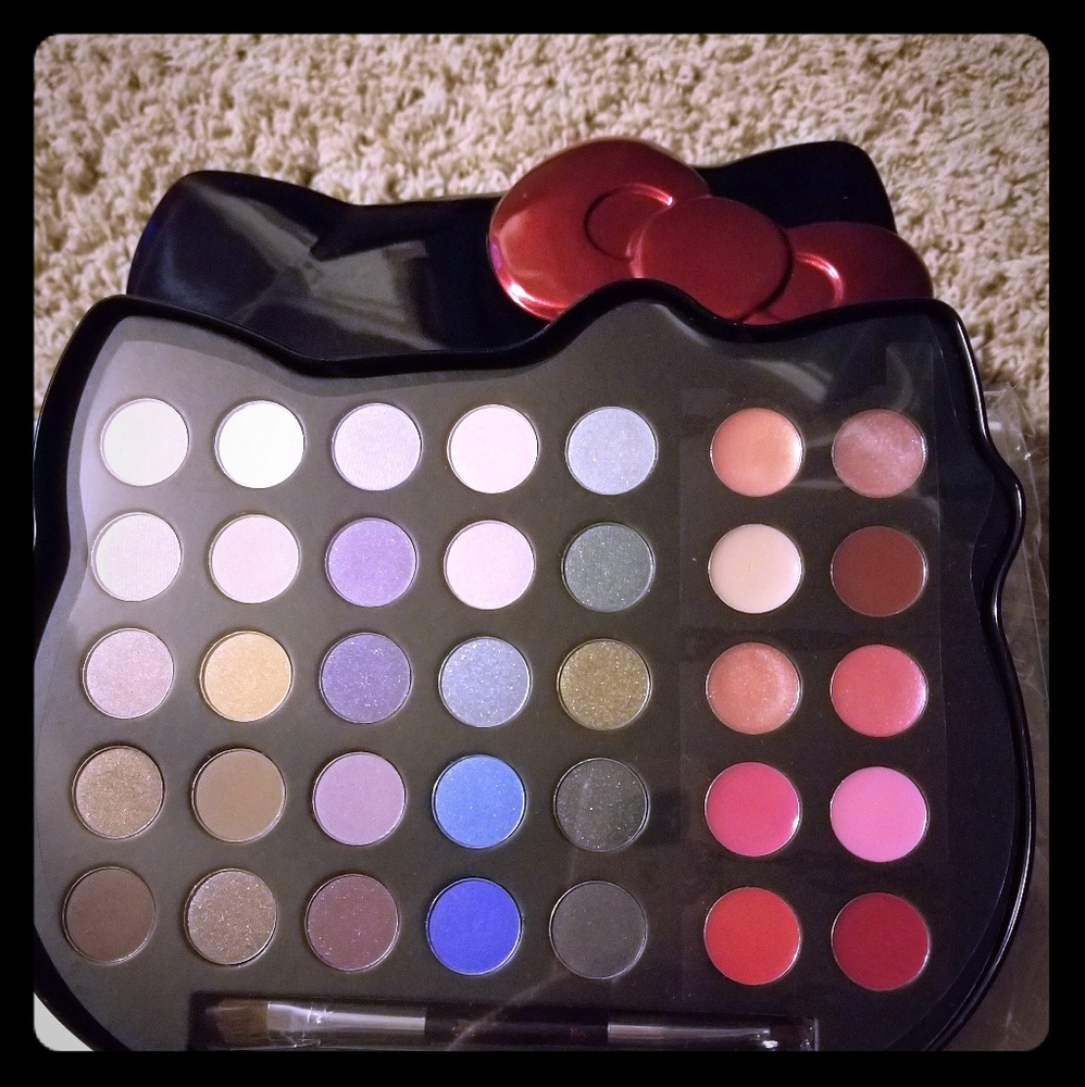 Hello kitty collection palette